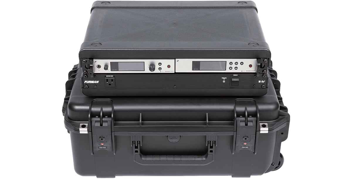 SKB Cases 3I-2215M82U